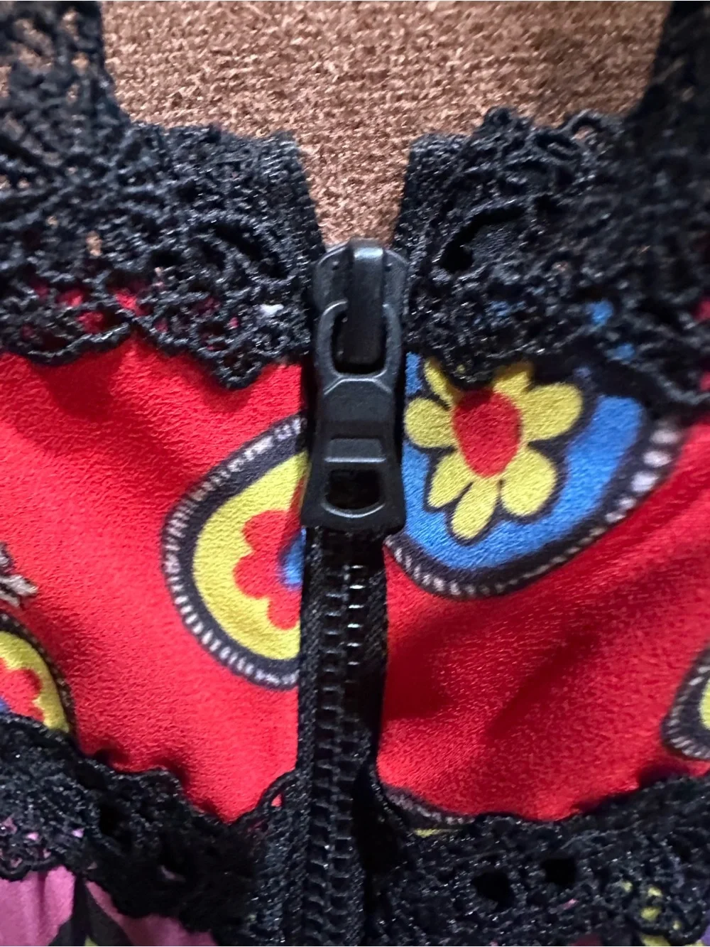 Alice + Olivia “Karolina” Crochet‑Trimmed Paneled Printed Crepe Maxi Dress - Picture 12 of 16